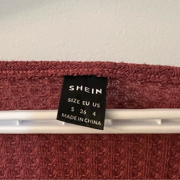 🌸3 FOR 5🌸 SHEIN Maroon twist knot up long sleeve crop top - Picture 3 of 3